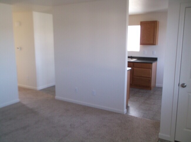 Building Photo - 205 Hunters Way