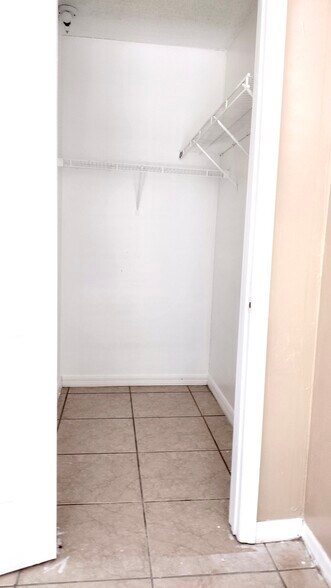 Building Photo - 1348 W Evans Cir