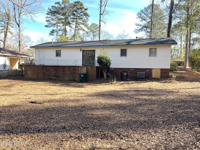 Building Photo - 4075 Meadowbrook Dr