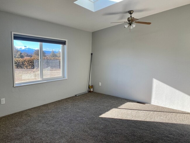 Building Photo - 3 Bedroom 2 Bathroom house in Crooked River Ranch with huge views and a shop!