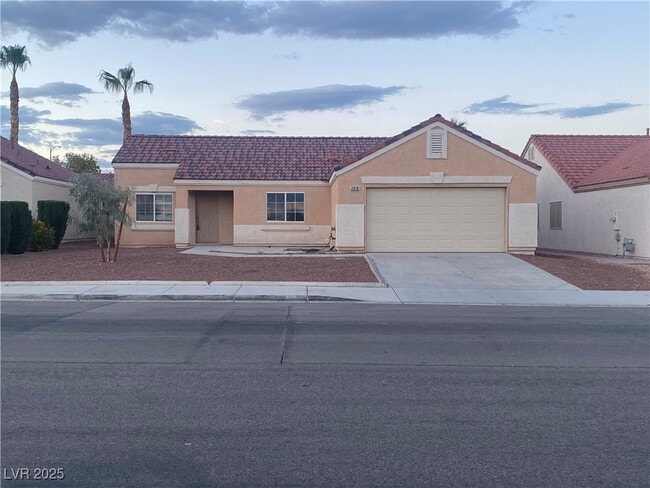 Primary Photo - 2616 W El Campo Grande Ave