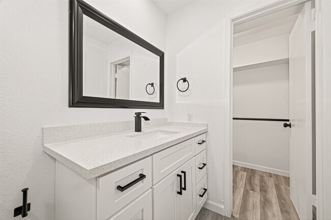 Building Photo - 11434 Loyola Dr