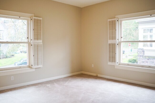 Building Photo - Spacious Nob Hill Historic Property with a...