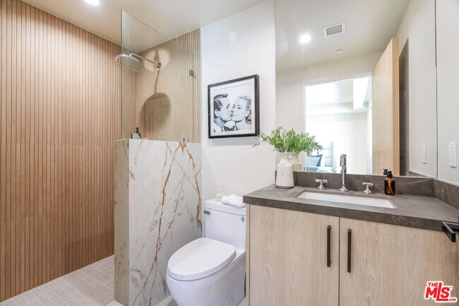 Building Photo - 11653 Missouri Ave