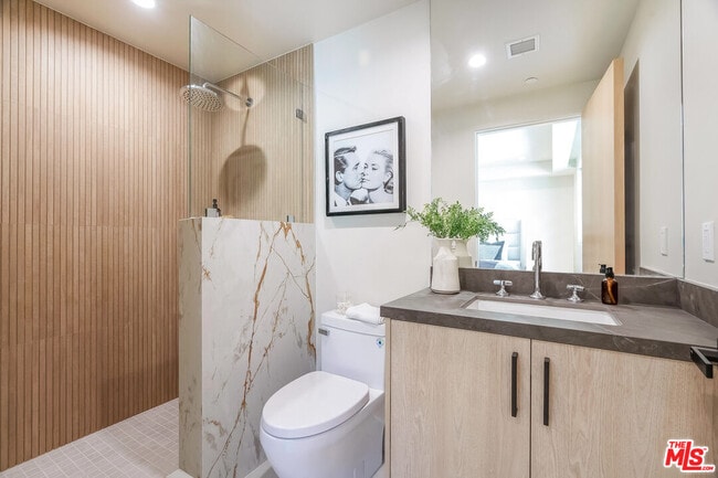 Building Photo - 1859 Barry Ave