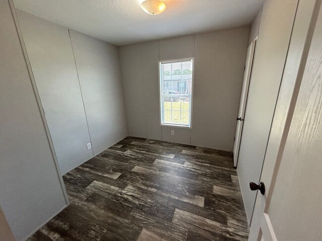 Building Photo - 1516 Bunnys Dr