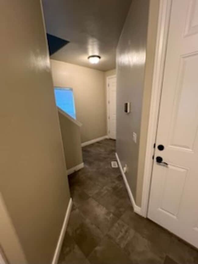 Building Photo - Pet Friendly Beautiful 3 Bed 3.5 Bath in R...