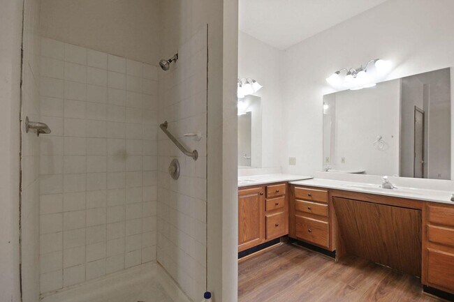 Building Photo - Private 3BR Brick Home with Scenic View