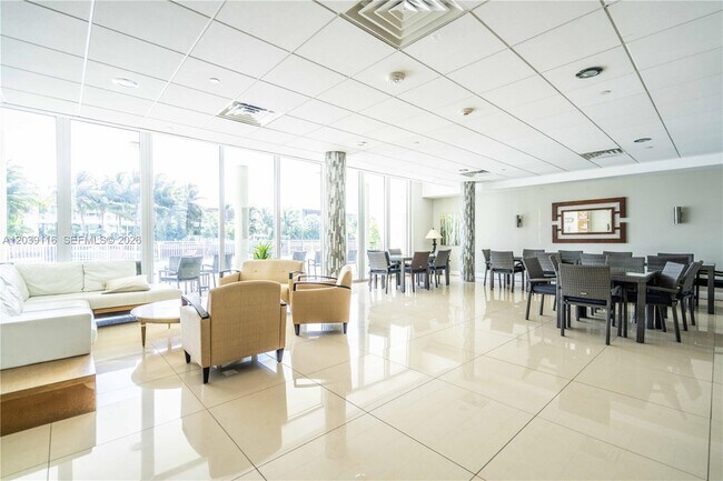 Building Photo - 9500 W Bay Harbor Dr