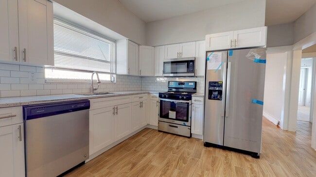 Building Photo - Adorable 3 bedroom / 2 bathroom Home for R...