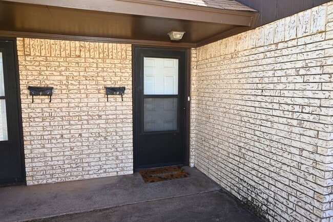 Building Photo - 1901 W Wenonah Blvd