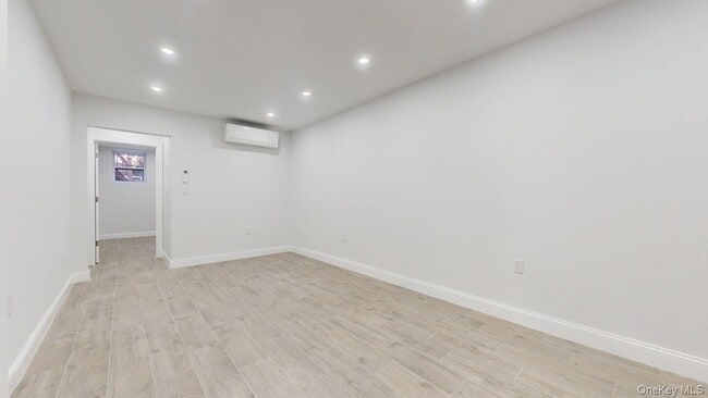 Building Photo - 72-17 66th Pl