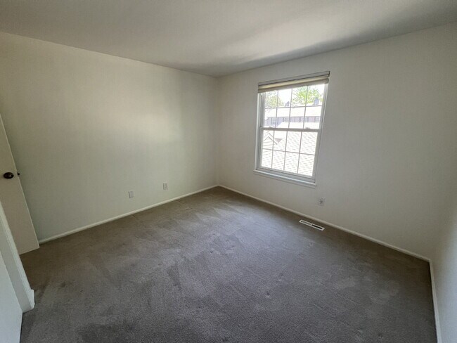 Building Photo - 7052 E Briarwood Dr