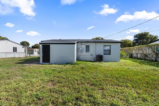 Building Photo - 15900 NW 18th Ave