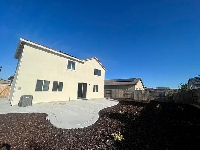 Building Photo - Spacious 4 Bedroom Home in West Roseville ...