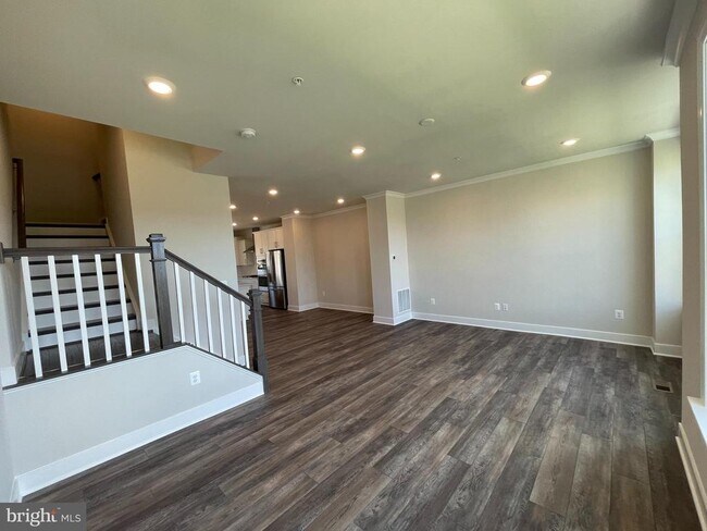 Building Photo - 313 Salinger Pl
