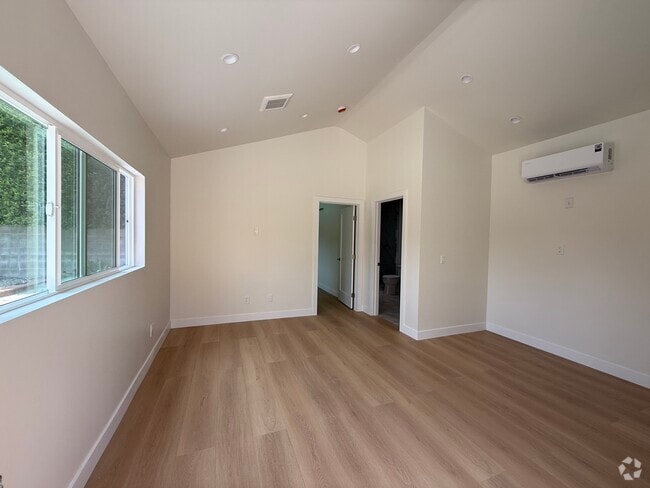 Building Photo - 4931 Placidia Ave