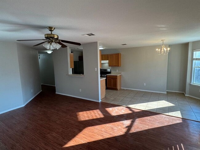 Building Photo - 423 Paddington Dr