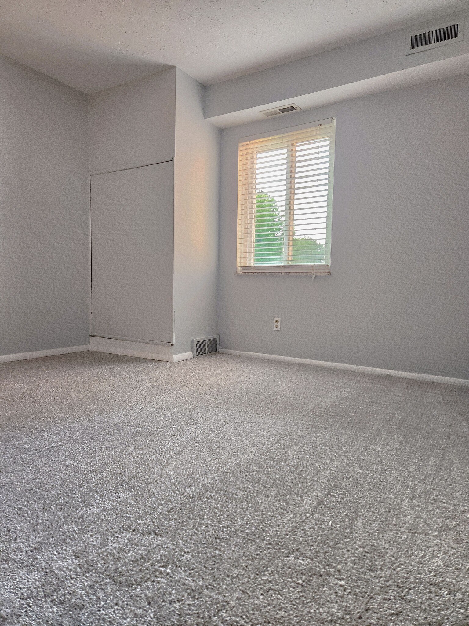 Building Photo - 3675 Clague Rd