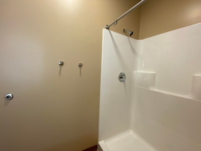 Building Photo - 83 Hanover St