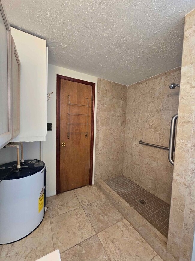 Building Photo - Two Bedroom Home with Large Fenced-in Yard