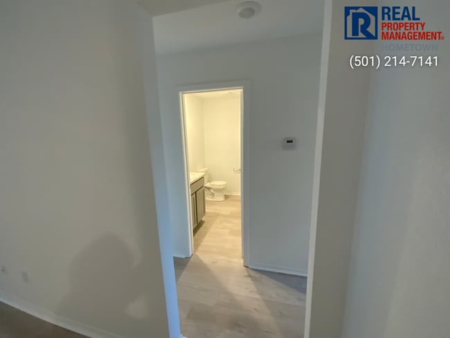 Building Photo - 1495 Meadows Dr