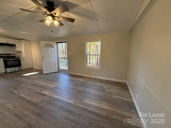 Building Photo - 161 Longbranch Rd