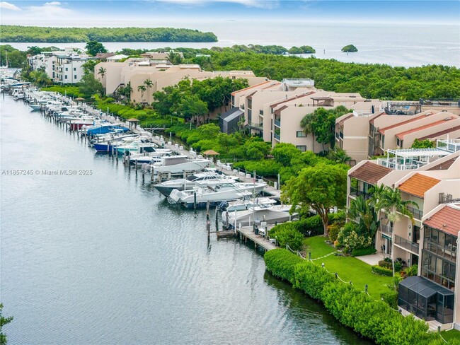 Building Photo - 6100 Paradise Point Dr
