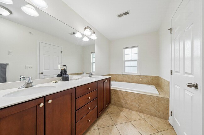 Building Photo - 21 Creekside Ct