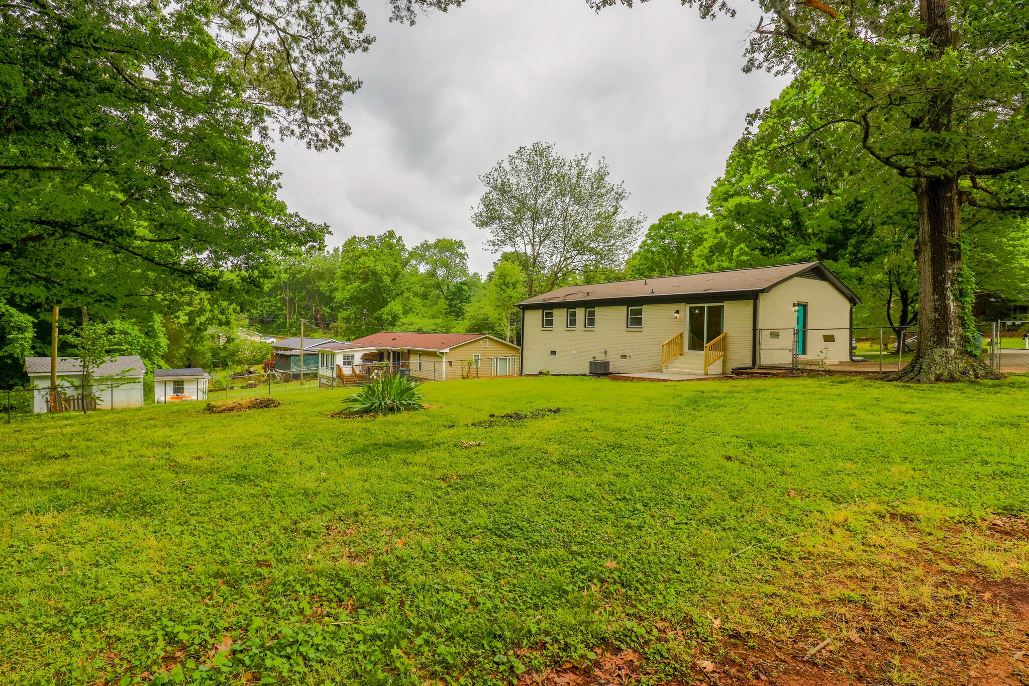 Building Photo - 2608 Meadow Lark Ln