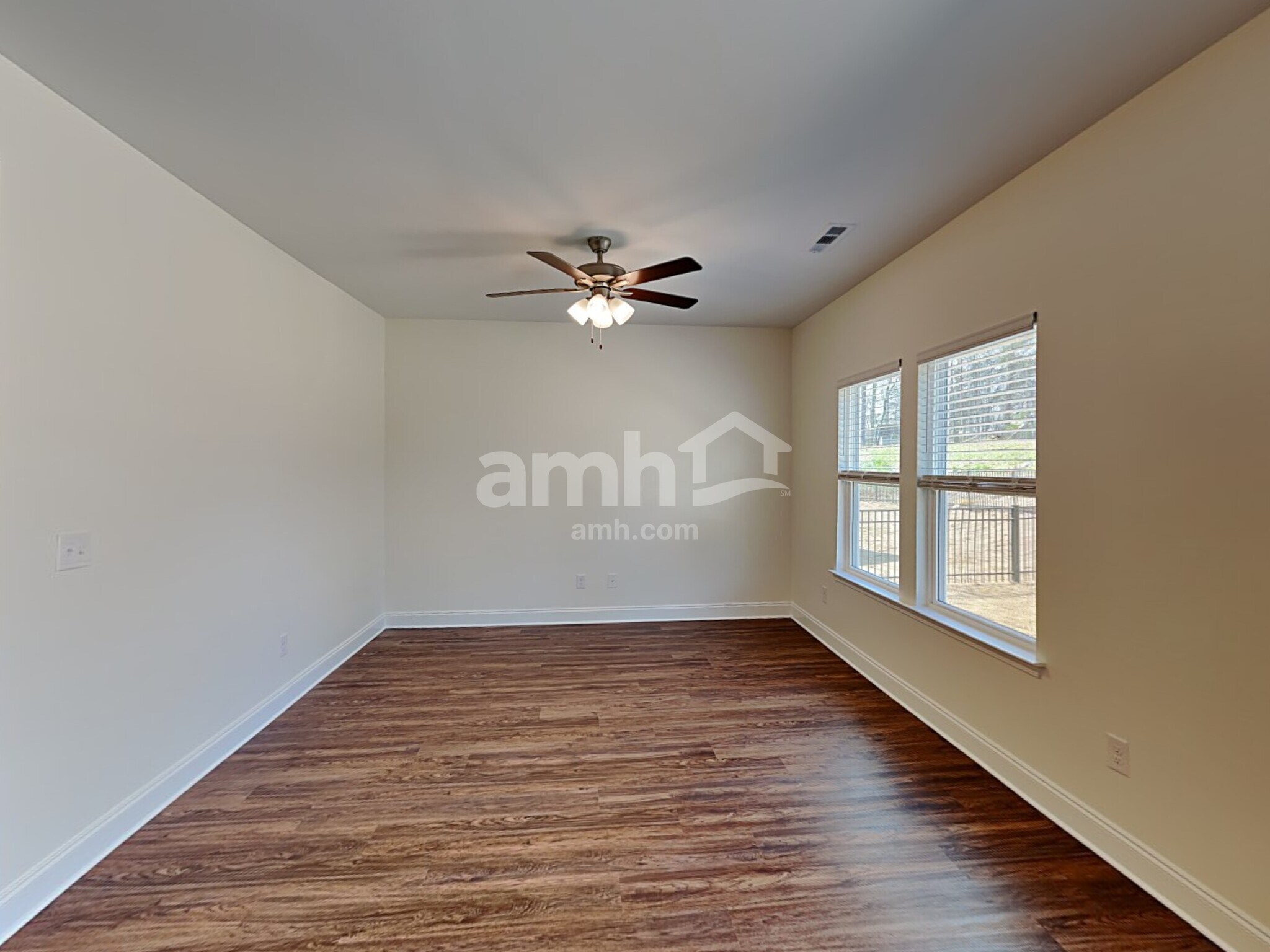 Building Photo - 1356 Lomond Dr