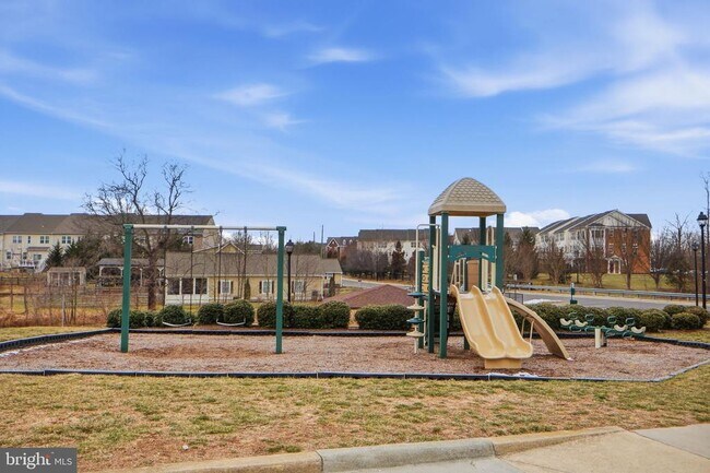 Building Photo - 43593 Mirror Terrace