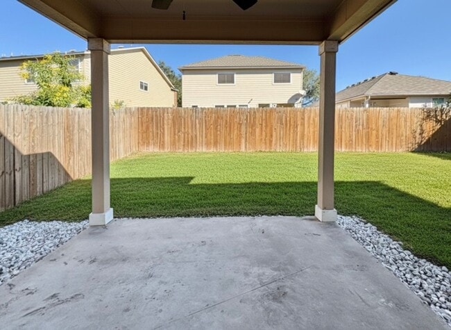 Building Photo - Spacious 4 bed 2.5 bath two-story home!