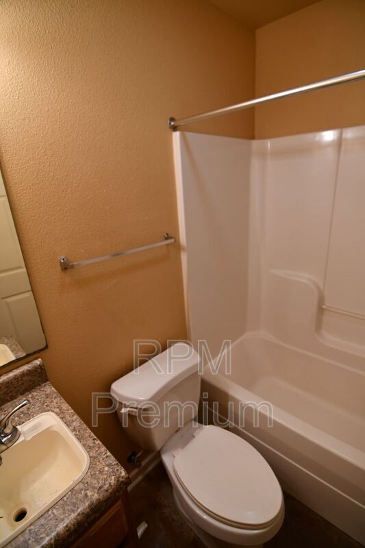 Building Photo - 5480 Spring Ln