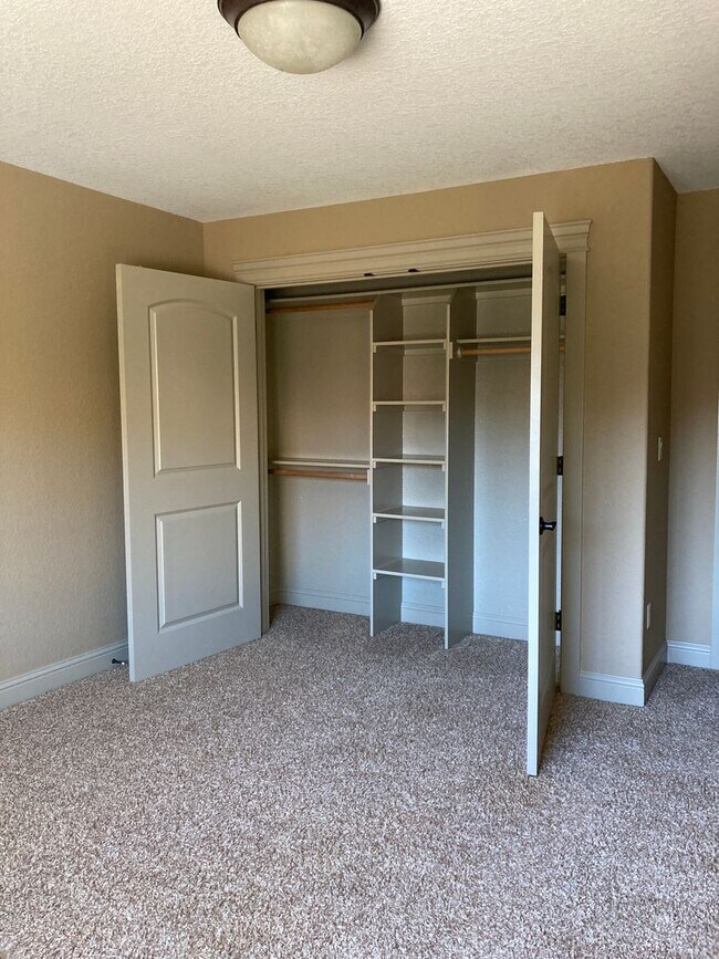 Building Photo - West Meadows Estate 2-Story Home in Salem