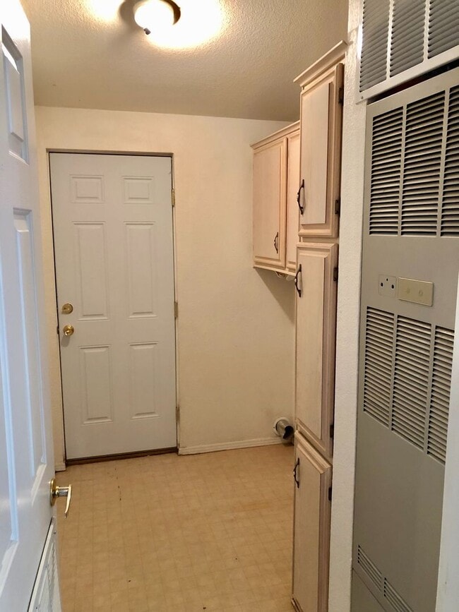 Building Photo - Double Wide on a Double Lot w/detached Gar...