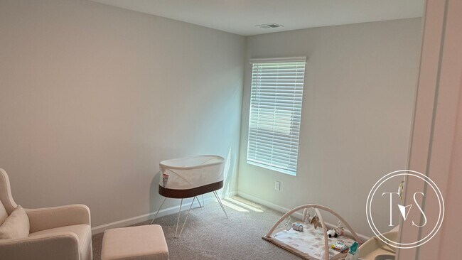 Building Photo - RATE DROP ALERT! (was $2240/month)