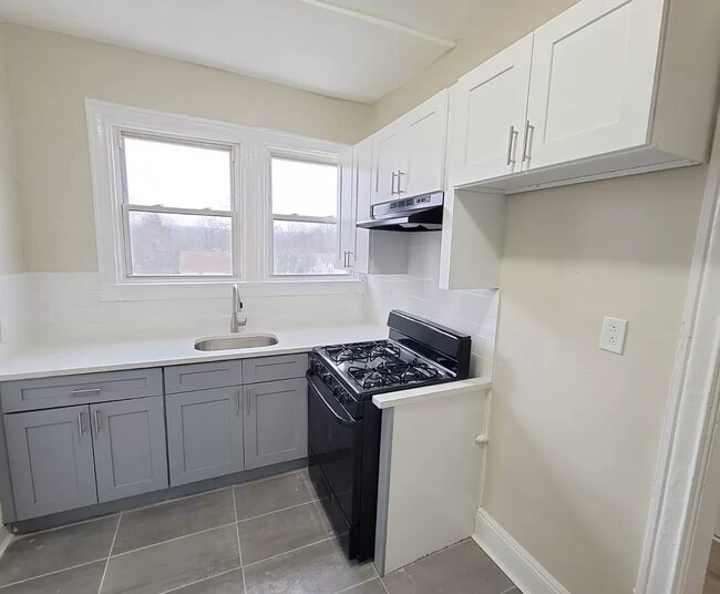 Building Photo - 190 1st St