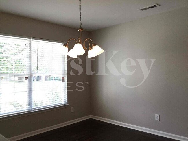Building Photo - 2803 Stephen Oaks Way