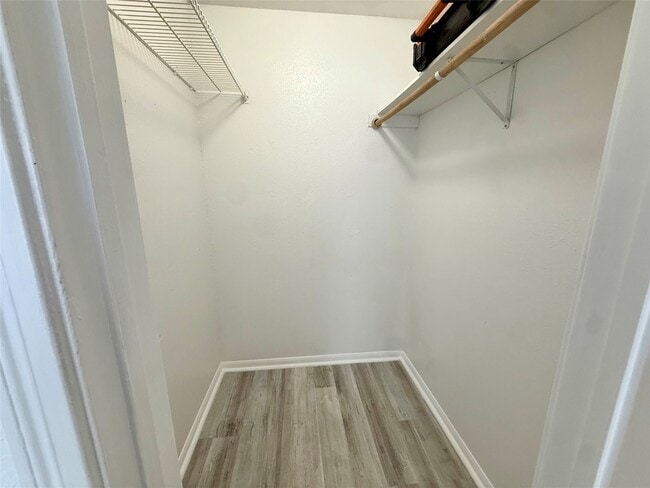 Building Photo - 2830 S Bartell Dr