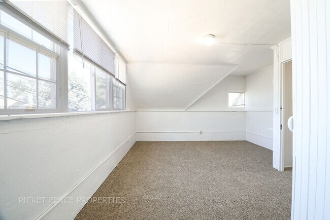 Building Photo - 1825 11th Ave