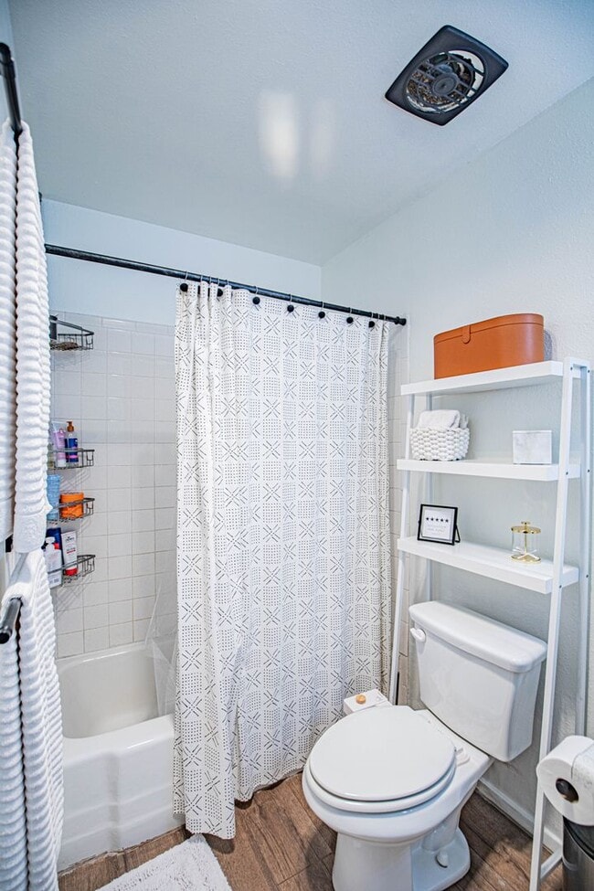 Building Photo - Spacious 3 Bedroom home with Solar Panels