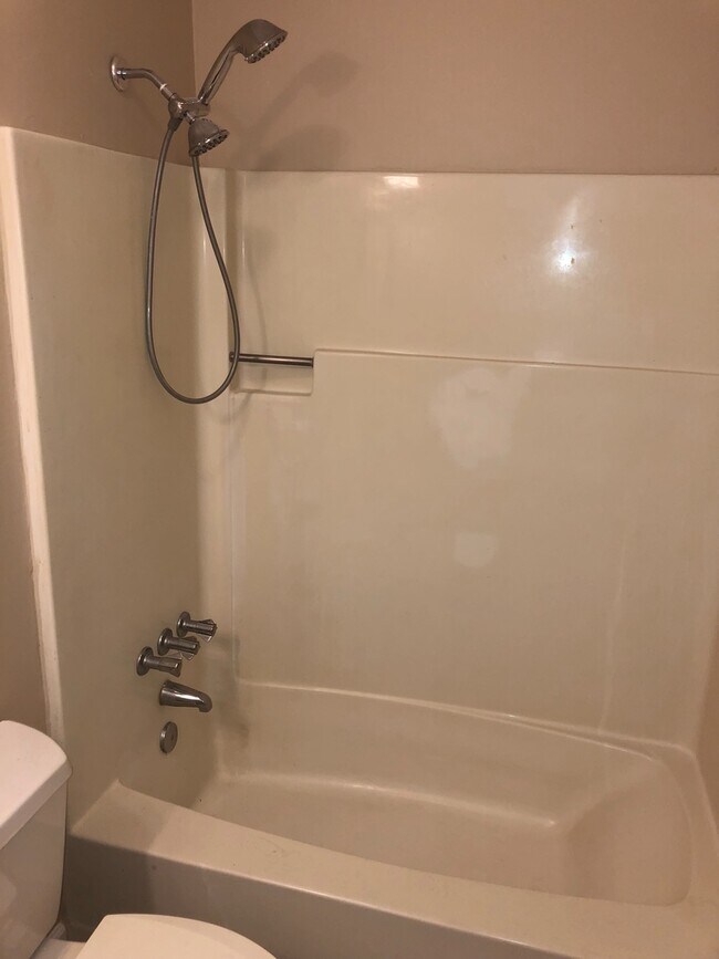 Building Photo - 3/2 Ranch w/ Large 2 Car Garage and Fenced in Backyard on Private Cul-De-Sac!