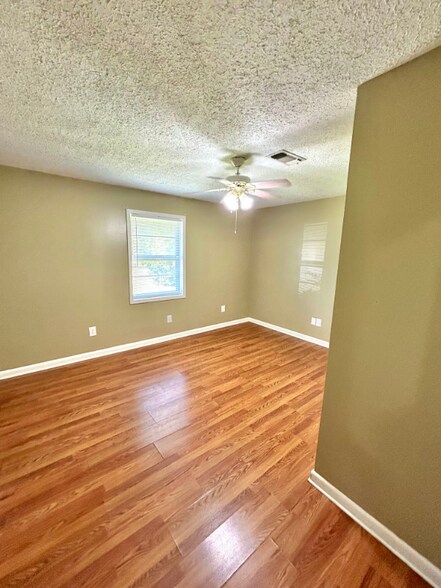 Building Photo - 359 Wells Dr