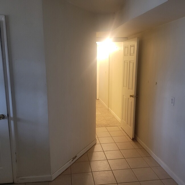 Building Photo - 12 Carter Ln