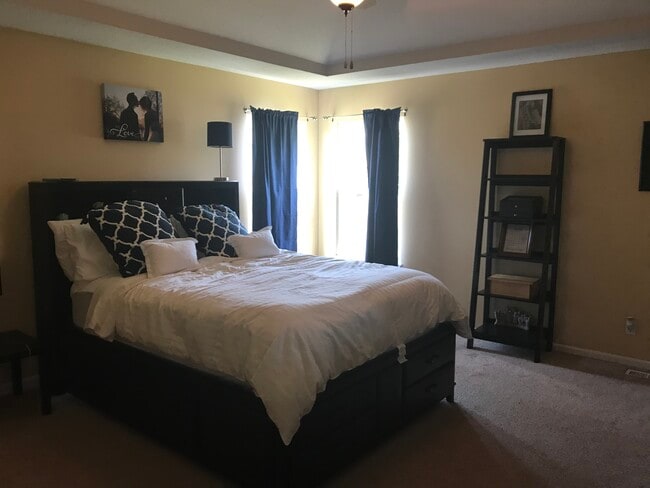 Building Photo - 4809 Broadway Terrace