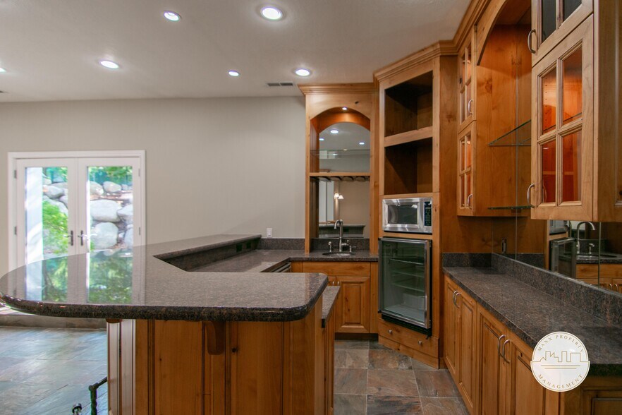 Building Photo - 2157 E Scenic Oaks Cv