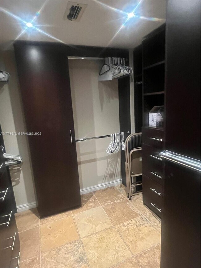 Building Photo - 1825 S Ocean Dr