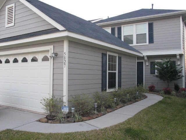 Building Photo - 5827 Silver Oak