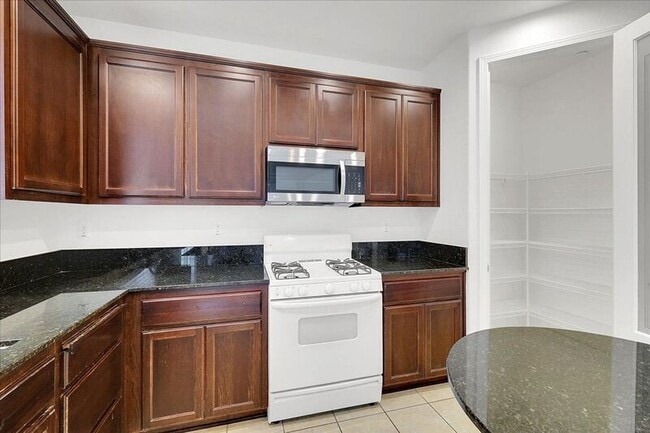 Building Photo - 566 Del Mar Cir